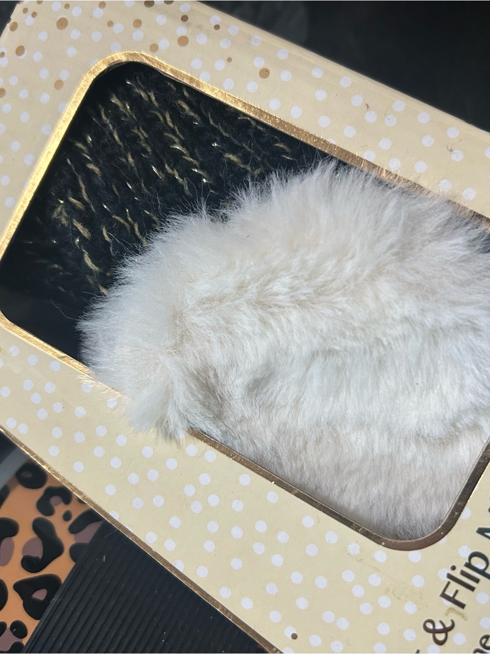 totes Leopard Print Mug & Cream Faux-Fur Flip mitts - glove’s - Picture 3 of 5